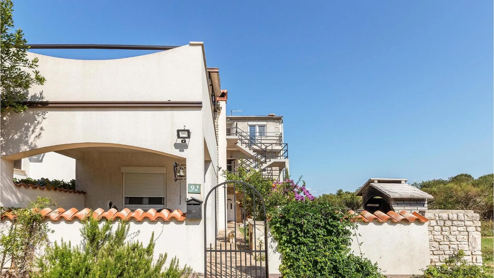 Amazing Apartment In Pula With Kitchen location